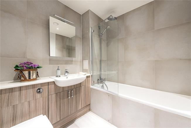 Apartment Block in London 03